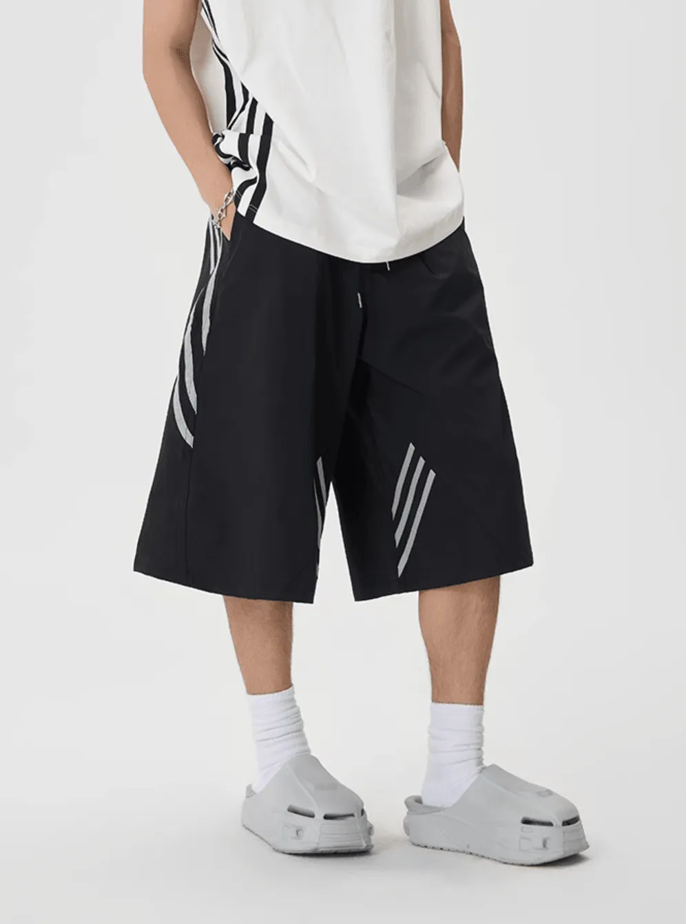 Sporty Baggy Shorts With Stripes