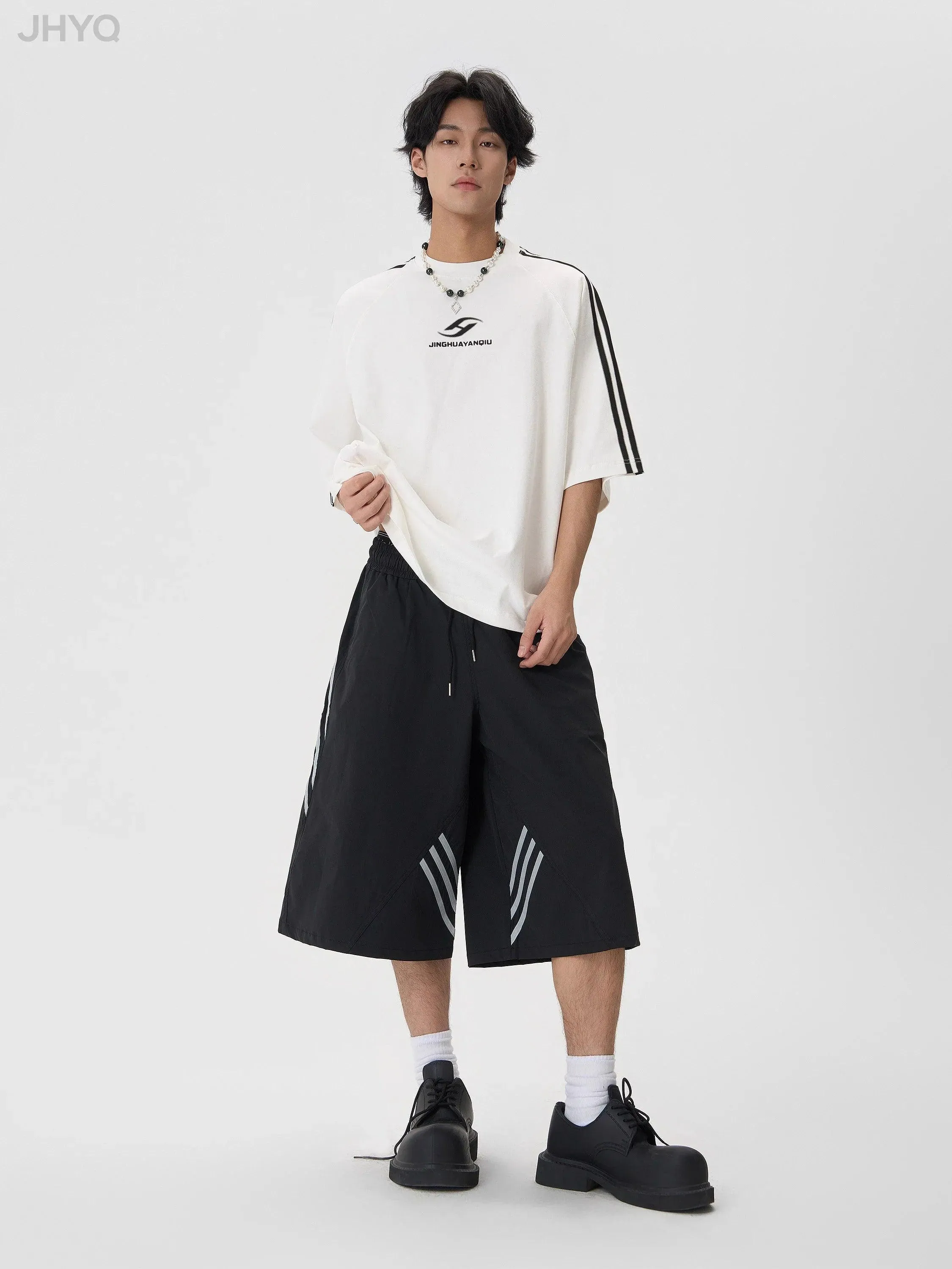 Sporty Baggy Shorts With Stripes