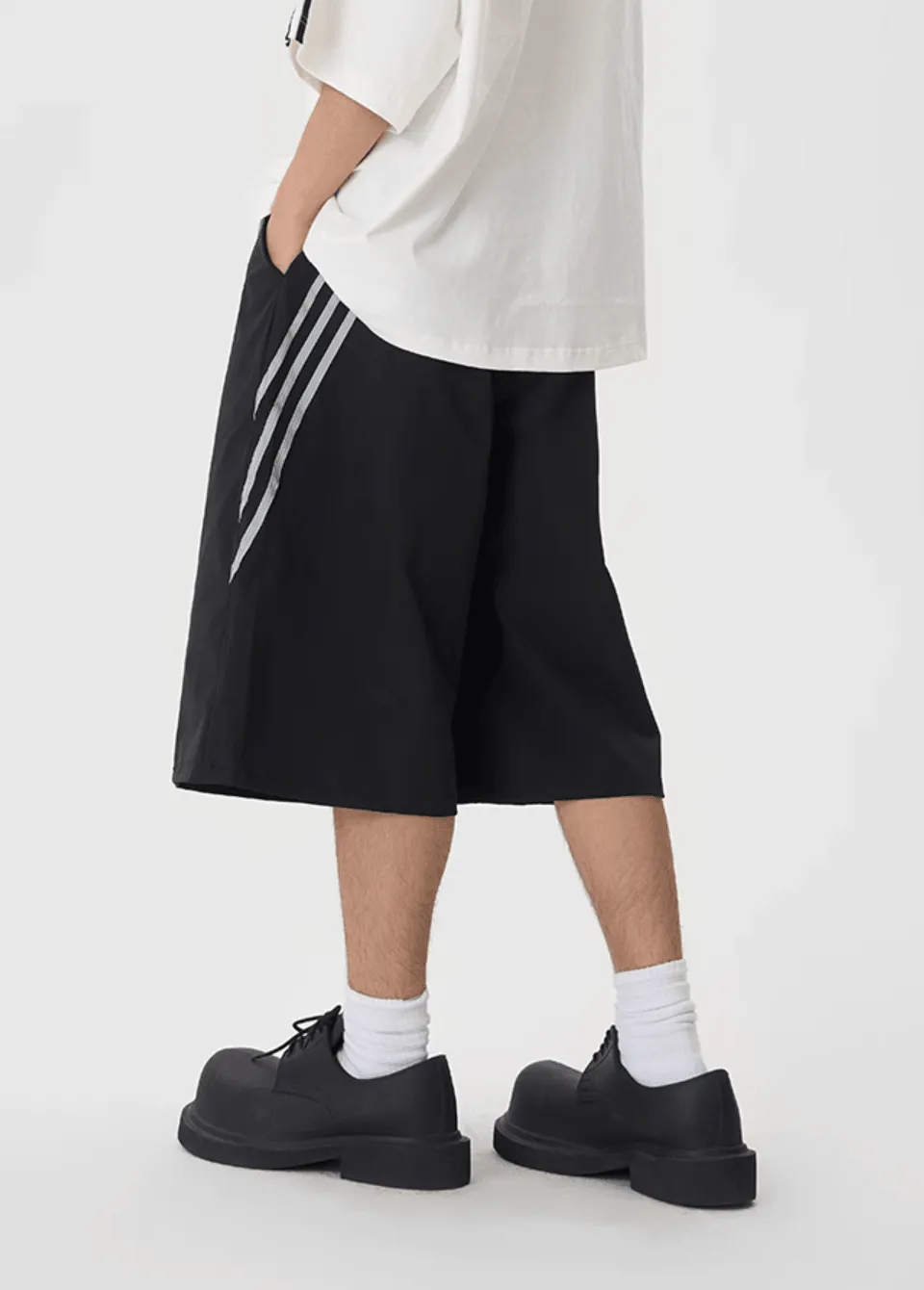 Sporty Baggy Shorts With Stripes