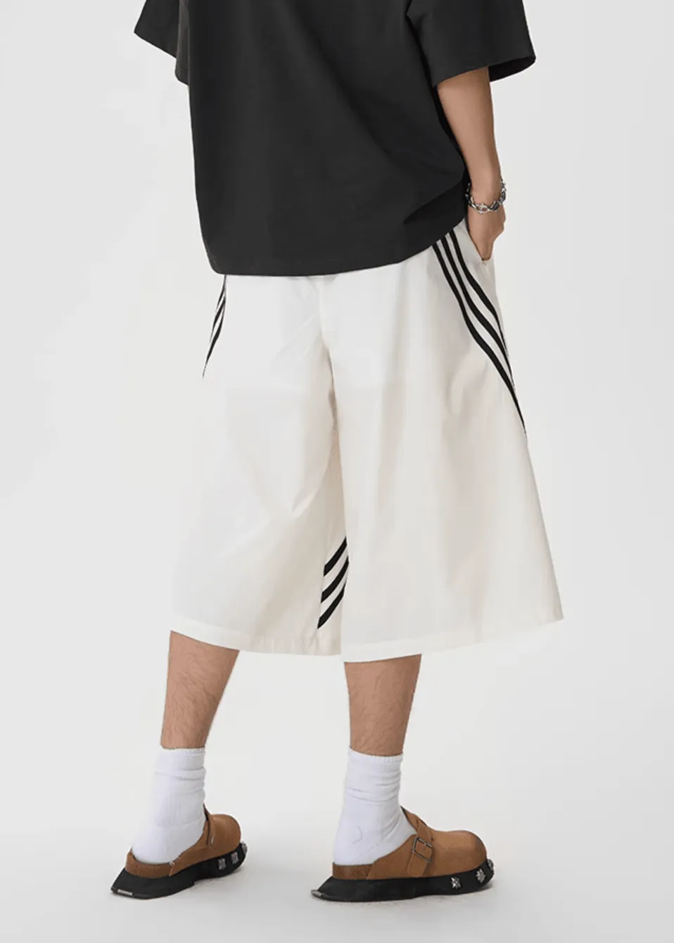 Sporty Baggy Shorts With Stripes